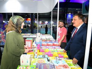 Başkan Gürkan’dan Kitap Fuarına Övgü