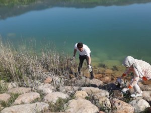 Gediz’de Doğa Dostu Öğrencilerden Çevre Temizliği
