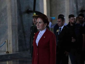 İ̇yi̇ Parti Lideri Akşener’den Gençlerle Anıtkabir’e Ziyaret