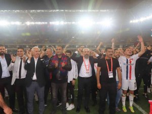 Başkan Gültak: “Mersin Yeniden Diriliş Hikayesi Yazıyor”