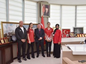 Başkan Beyoğlu Şampiyonları Kabul Etti