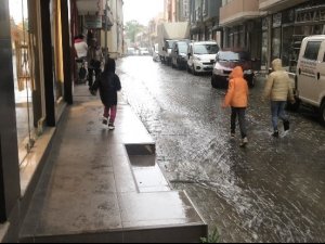 Uzunköprülüler Yağmura Hazırlıksız Yakalandı