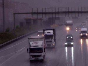 İ̇stanbul’da Beklenen Yağış Başladı