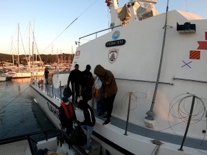 İ̇zmir Açıklarında 46 Düzensiz Göçmen Kurtarıldı