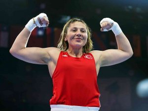 Dünya Kadınlar Boks Şampiyonası Yarı Final Karşılaşmasında 81 Kiloda Ringe Çıkan Şennur Demir, Polonyalı Lidia Maria Fidura’yı Mağlup Ederek Finale Yükseldi.