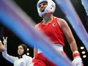 Dünya Kadınlar Boks Şampiyonası’nda 66 Kiloda Busenaz Sürmeneli, Yarı Finalde Tayland’dan Janjaem Suwannapheng’i Yenerek Finale Yükseldi.