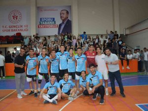 Selendi’de Liseler Arası Futbol Ve Voleybol Turnuvası Sona Erdi