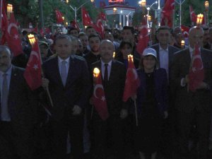 Gaziantep’te Coşkulu Fener Alayı Yürüyüşü