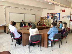 Kaymakam Kurt’tan Öğrencilere Kitap Desteği