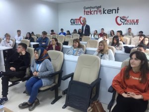 Beş Ülkeden 30 Öğrenci, Google’yi Masaya Yatırdı