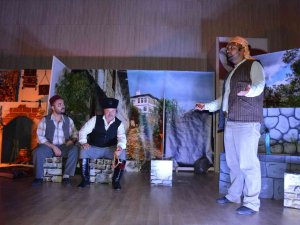 ’Asker Makbule’ Oyunu Ayakta Alkışlandı