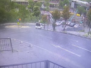 İ̇stanbul’da Korku Dolu Anlar Kamerada: Otomobil 50 Metreden Aşağıya Uçtu