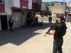 Polis Narkotik Operasyonunda Ağız İçinde Bile Uyuşturucu Aradı