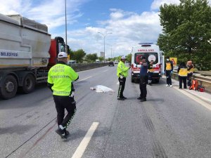 Alt Geçit Yerine Otoyoldan Geçerken Aracın Çarptığı Şahıs Hayatını Kaybetti