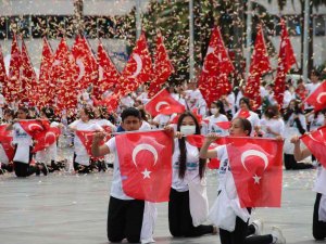 19 Mayıs İ̇zmir’de Coşkuyla Kutlandı