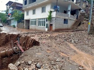 Yahyalı’da Sağanak Sele Ve Heyelana Neden Oldu