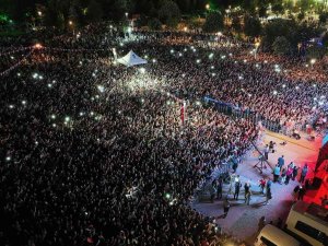 Başkent’te Pilli Bebek Ve Melek Mosso Rüzgarı Esti, Gençler Bayram Coşkusu Yaşadı