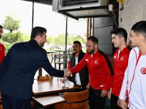 Çizmelioğlu, Eskişehirli Milli Sporcular İle Bir Araya Geldi