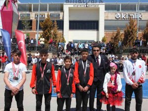 Ahlat’ta 19 Mayıs Atatürk’ü Anma, Gençlik Ve Spor Bayramı Coşkusu