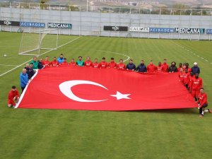 Sivasspor Antrenmanda Dev Türk Bayrağı Açtı