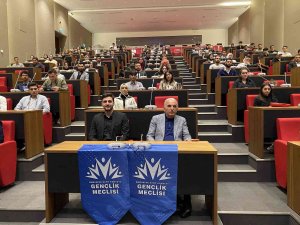 Ümraniye’de Gençler Meclis Koltuğuna Oturdu