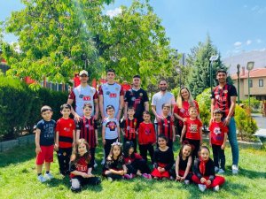 Eskişehirsporlu Futbolcular Çocuklarla Buluştu