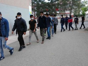 Adıyaman’da 76 Kaçak Göçmen Gözaltına Alındı