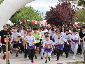 19 Mayıs Koşusunda Öğrenciler Zor Anlar Yaşadı