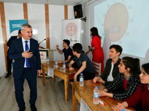 Lise Öğrencileri ’’Çevre Bilinci Ve Sıfır Atık’’ İçin Ter Döktü