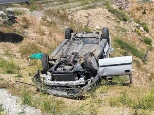 Kahta’da Otomobil Şarampole Devrildi: 1 Yaralı