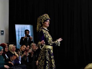 Osmanlı Ve Selçuklu Saray Kıyafetleri Bu Defilede