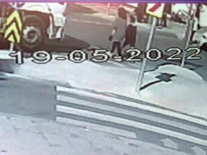 Bahçelievler’de Feci Kaza: Abla Kardeşe İ̇ski̇ Kamyonu Çarptı