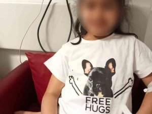 Okulda Parmağı Sıraya Sıkışan Küçük Zeynep’in Parmağı Kesildi