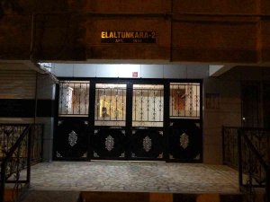 Boşanma Aşamasındaki Eşini Bıçaklayarak Öldürdü