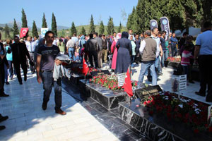 Soma’da mezarlıklar doldu taştı VİDEO İZLE