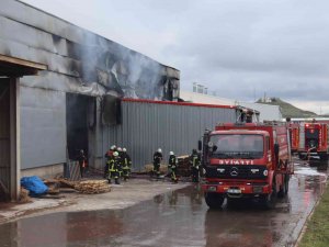 Kayseri’deki Fabrika Yangını 62 Personelle Söndürüldü