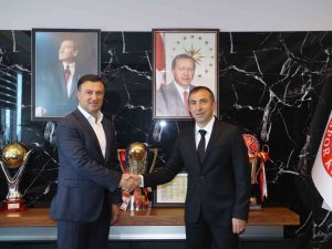 Ümraniyespor, Recep Uçar İle Sözleşme Uzattı