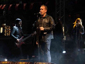 Haluk Levent Manisalıları Coşturdu