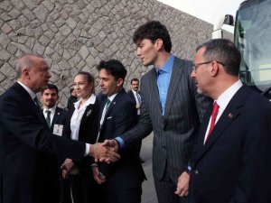 Cumhurbaşkanı Erdoğan: “Gençlerimizi Kucaklayan Anlayışla, Türkiye’ye Kurulan Tuzakları Birer Birer Bozduk”