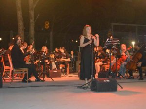 Ayvalık’ta Sebahat-cihan Şişman Güzel Sanatlar Lisesi Öğrencilerinden Gençlik Konseri