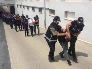 Cinayeti Azmettirmekten Aranan Çete Lideri Şafak Baskınında Yakalandı