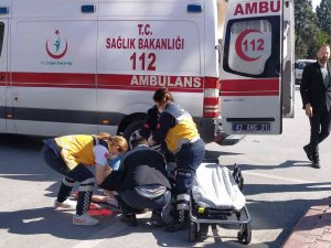 Kırmızı Işık İhlali Yapan Minibüs Yayaya Çarptı