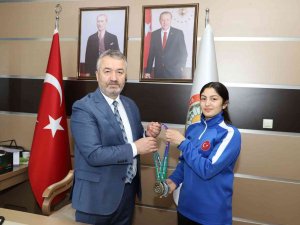 Sinem, Brezilya’dan Madalyalarla Döndü