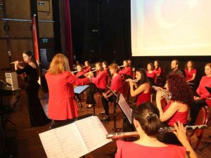 Marmara Flüt Orkestrası’nın Gölcük Marşı Coşturdu