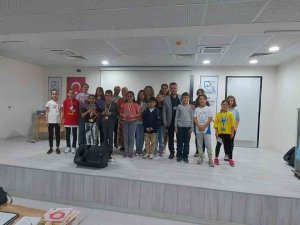 Düzenlediği Yarışmalarla Öğrencilerin Yabancı Dilini Geliştiriyor