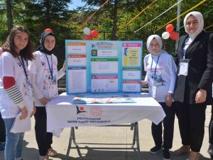 Öğrencilerden 18 Projelik Bilim Fuarı