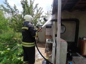 Evin Deposunda Çıkan Yangında Maddi Hasar Meydana Geldi
