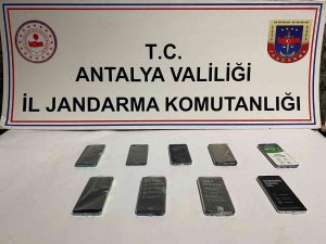 Yabancı Uyruklu Şüphelinin İkametinde 100 Bin Tl Değerinde Kaçak Telefon Bulundu