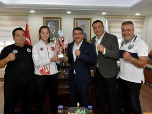 Şehzadeler’in Şampiyonuna Bir Altın Da Başkan Çelik’ten