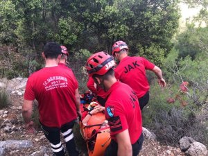 Kayalık Alana Düşen Rus Turisti Jak Timi Kurtardı